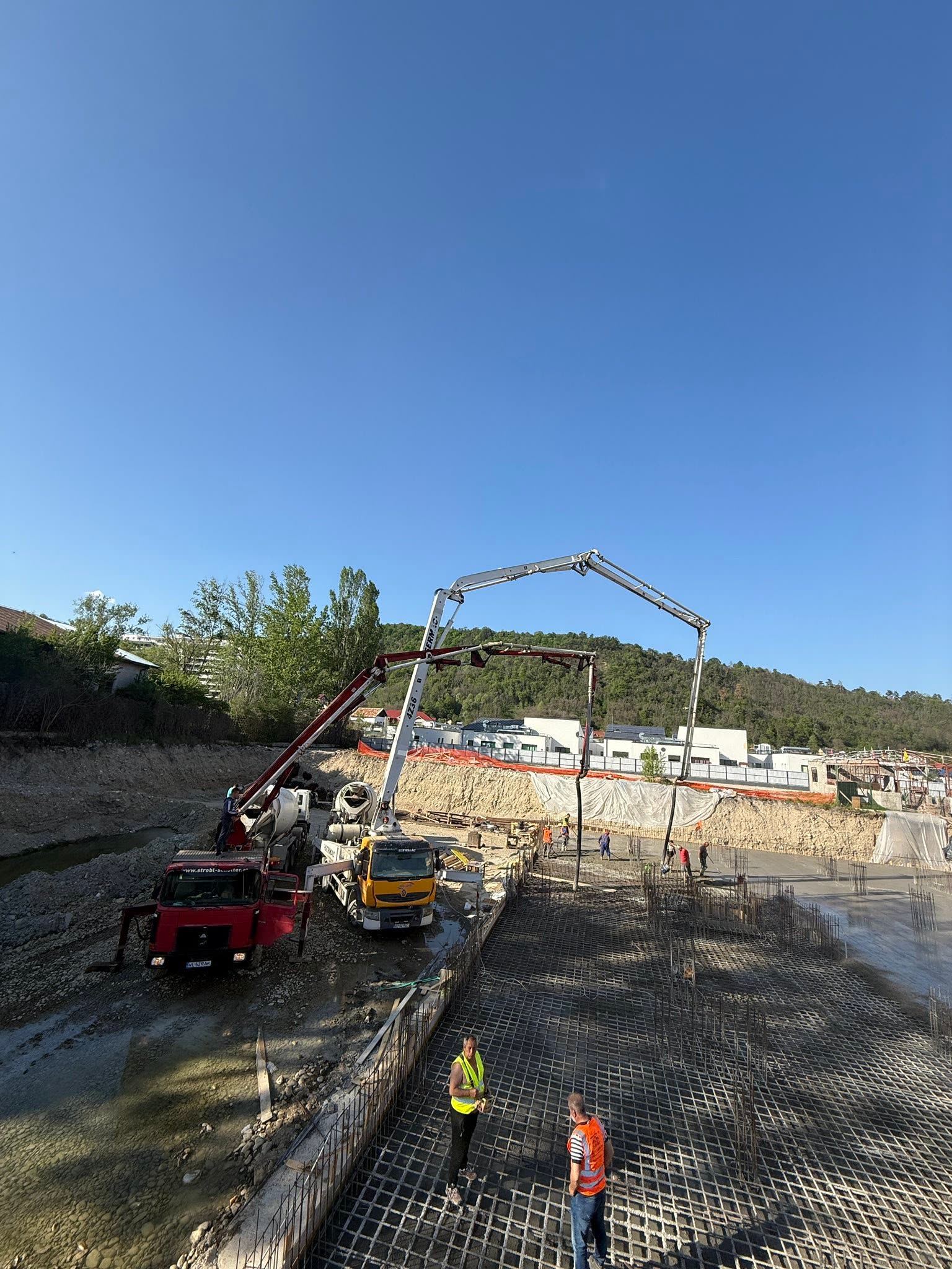 Turnare de beton într-un radier
